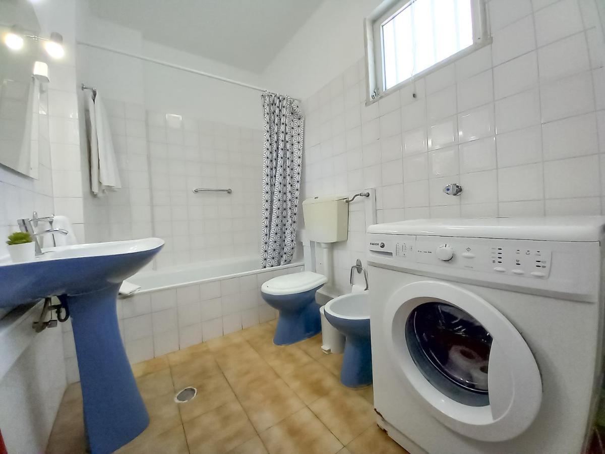 Mira Atlantico 13- Terraco Com Vista Mar E Cidade, Wifi, 80Mt Praia Quarteira Exterior foto